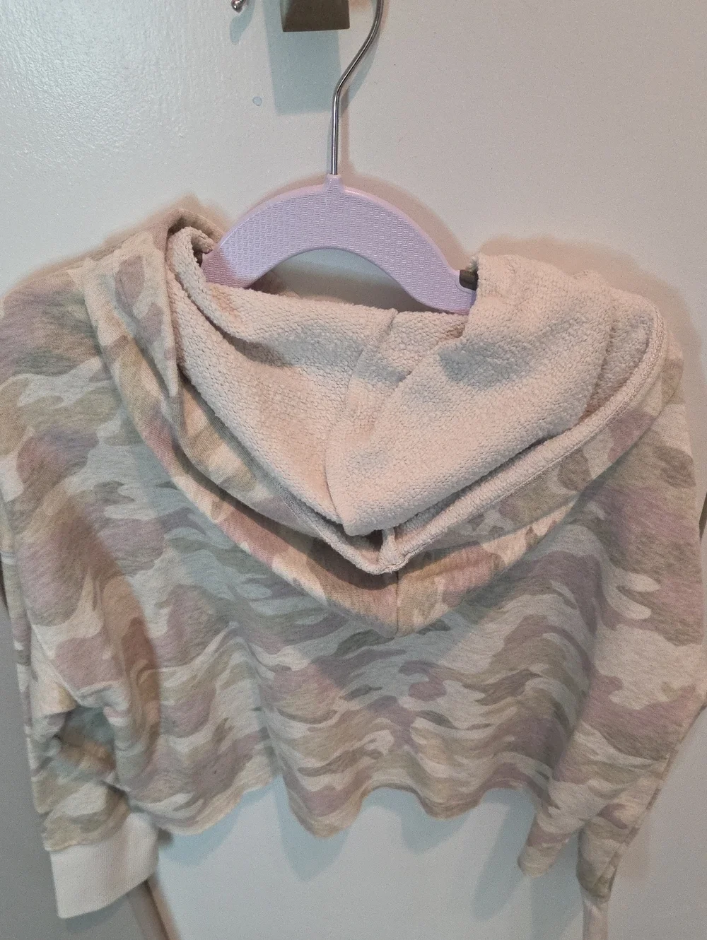 Old Navy Girls' Cropped Camouflage Hoodie - Pastel Camo